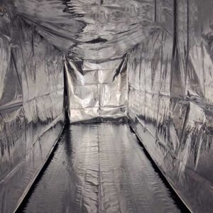 WTC Manta térmica para contenedores son cobertores aislantes diseñados para mantener una temperatura estable en la carga durante el transporte y almacenamiento, protegiendo la carga del calor y frío extremos.